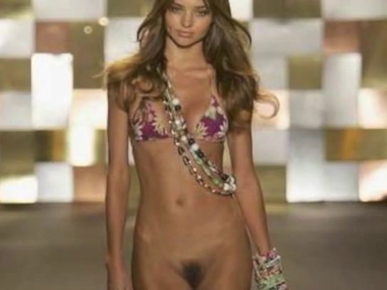 Miranda Kerr Disrobed: http://ow.ly/SqHsN