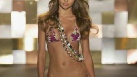 Miranda Kerr Disrobed: http://ow.ly/SqHsN