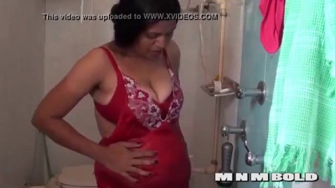 MALLU AUNTY BATHING HOT SCENE