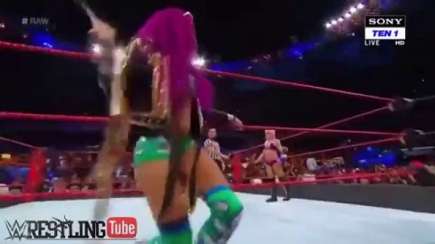 Sasha Banks vs Alexa Bliss. Raw 2017.